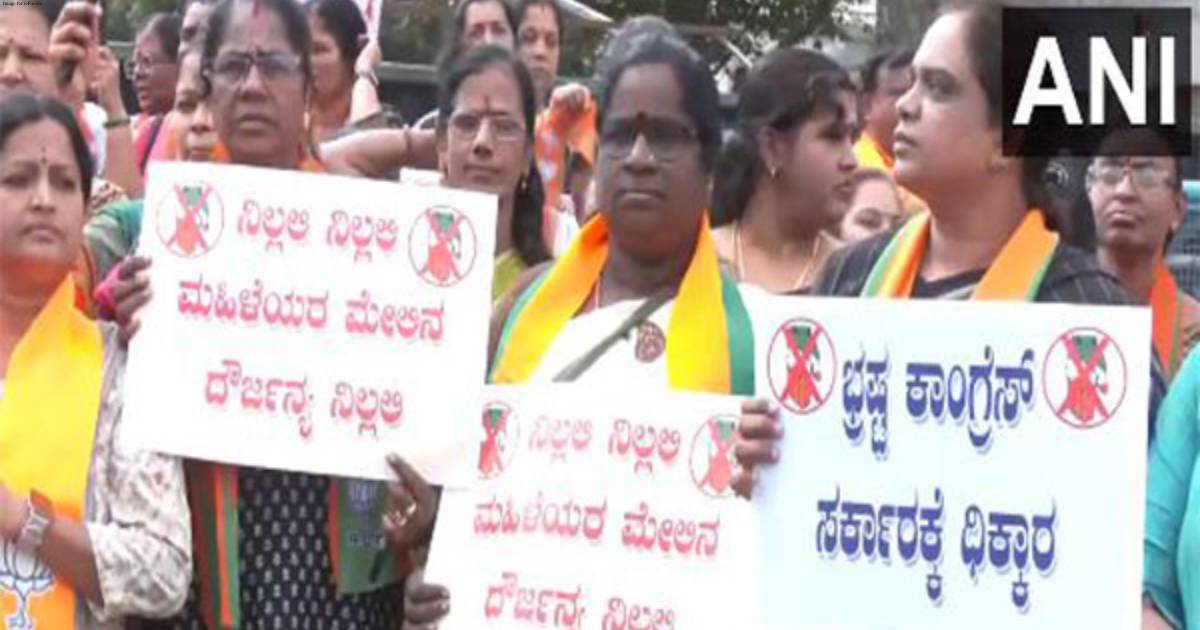 Karnataka: BJP Mahila Morcha holds protest over Belagavi incident, women's delegation arrives